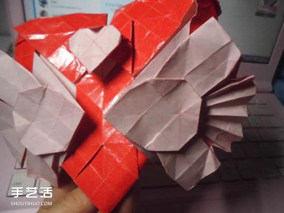 接吻魚愛心折紙圖解 超復(fù)雜桃心的折法過程 -  itrip.net.cn