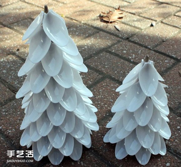 一次性勺子DIY手工制作立體圣誕樹(shù)的教程 -  itrip.net.cn