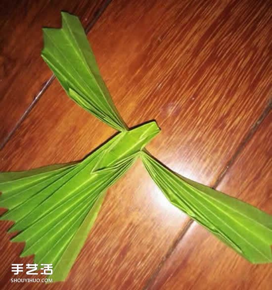 手工禿鷲折紙圖解教程 禿鷲的折疊方法過程 -  itrip.net.cn