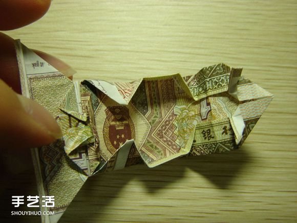 紙幣折紙照相機(jī)圖解 美金折相機(jī)的折法詳解 -  itrip.net.cn
