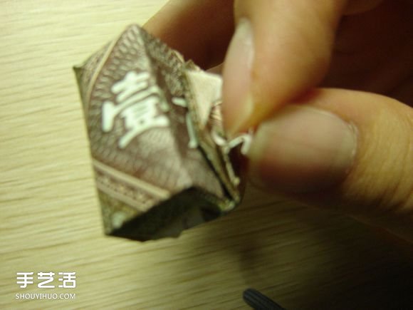 紙幣折紙照相機(jī)圖解 美金折相機(jī)的折法詳解 -  itrip.net.cn