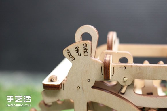 UGEARS自走拖拉機(jī)模型制作 利用橡皮筋產(chǎn)生動(dòng)力 -  itrip.net.cn