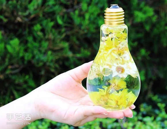日本花卉藝術(shù)家打造超夢(mèng)幻的燈泡花藝裝飾品 -  itrip.net.cn