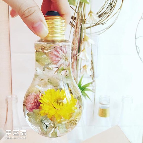 日本花卉藝術(shù)家打造超夢(mèng)幻的燈泡花藝裝飾品 -  itrip.net.cn