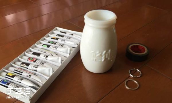玻璃瓶做筆筒的方法 小黃人玻璃筆筒DIY教程 -  itrip.net.cn