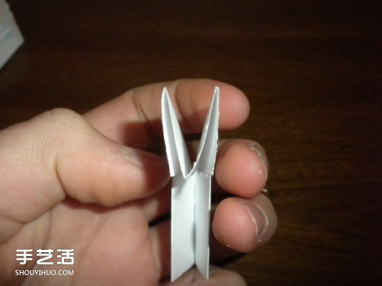 兒童折紙彈簧圖解教程 簡單彈簧的折法步驟 -  itrip.net.cn