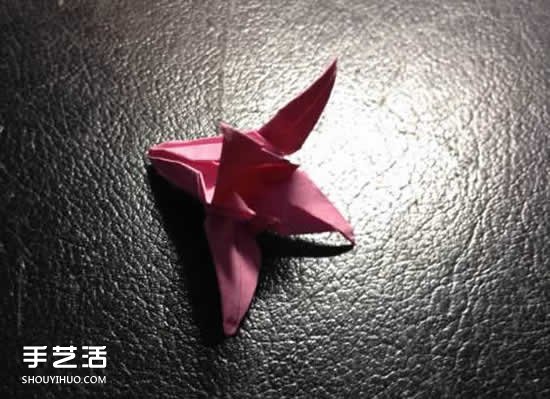 百合花怎么折圖解教程 折百合花的過程實(shí)拍 -  itrip.net.cn