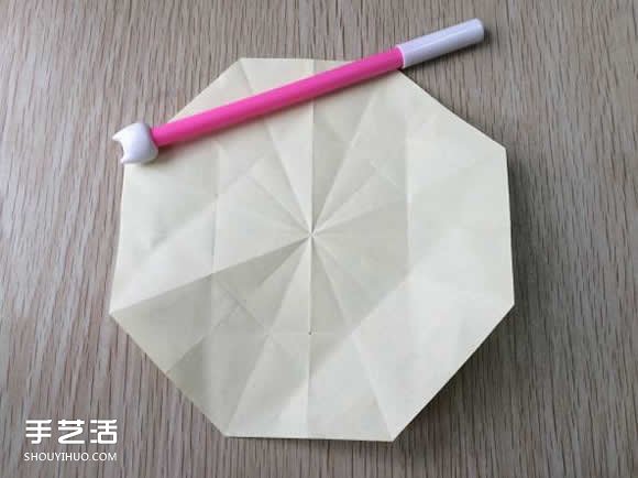 八瓣花的折法圖解教程 折紙八瓣花的過程步驟 -  itrip.net.cn