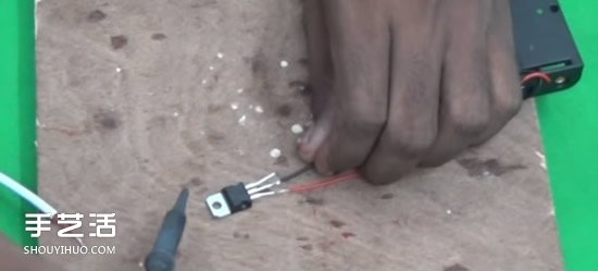 自制手機(jī)充電寶的教程 手機(jī)充電器DIY圖解步驟 -  itrip.net.cn