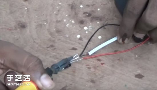 自制手機(jī)充電寶的教程 手機(jī)充電器DIY圖解步驟 -  itrip.net.cn