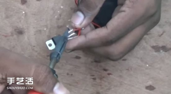 自制手機(jī)充電寶的教程 手機(jī)充電器DIY圖解步驟 -  itrip.net.cn