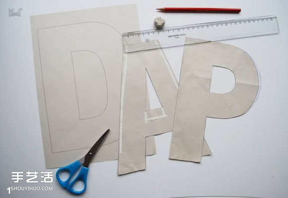 創(chuàng)意字母抱枕DIY教程 手工布藝英文字母抱枕 -  itrip.net.cn