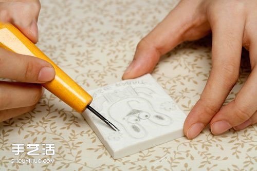 皮革墜項鏈DIY圖解 用皮革制作項鏈禮物的方法 -  itrip.net.cn