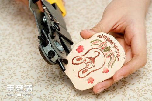 皮革墜項鏈DIY圖解 用皮革制作項鏈禮物的方法 -  itrip.net.cn