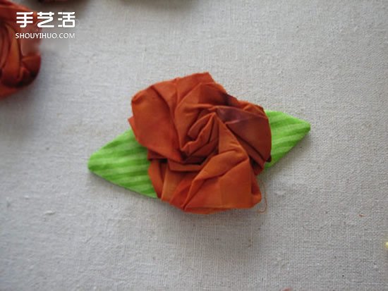 不織布玫瑰花制作圖解 手工布藝玫瑰花的做法 -  itrip.net.cn
