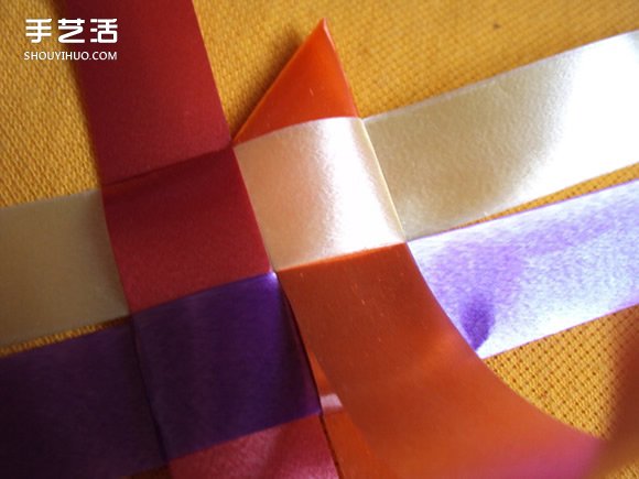 彩帶風(fēng)鈴制作圖解：星星/絲星蝶/圓環(huán)圈/燈籠 -  itrip.net.cn