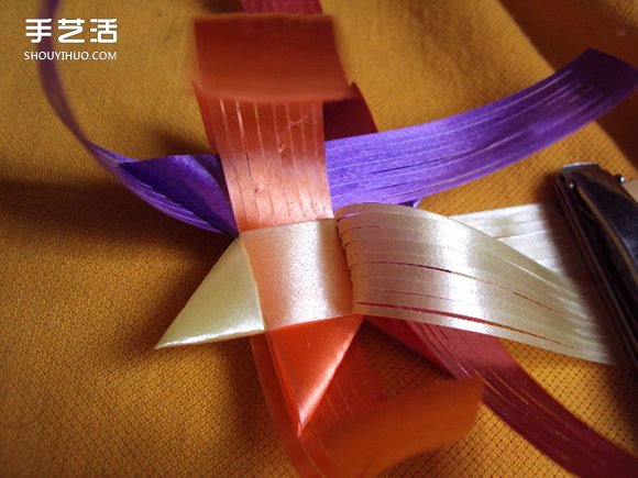 彩帶風(fēng)鈴制作圖解：星星/絲星蝶/圓環(huán)圈/燈籠 -  itrip.net.cn
