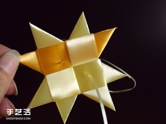 彩帶風(fēng)鈴制作圖解：星星/絲星蝶/圓環(huán)圈/燈籠 -  itrip.net.cn