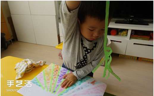 兒童手指畫+剪紙貼畫教程 制作出漂亮的花田 -  itrip.net.cn