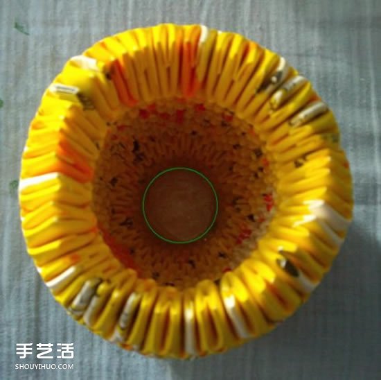 三角插筆筒步驟圖解 三角插菠蘿筆筒的具體插法 -  itrip.net.cn