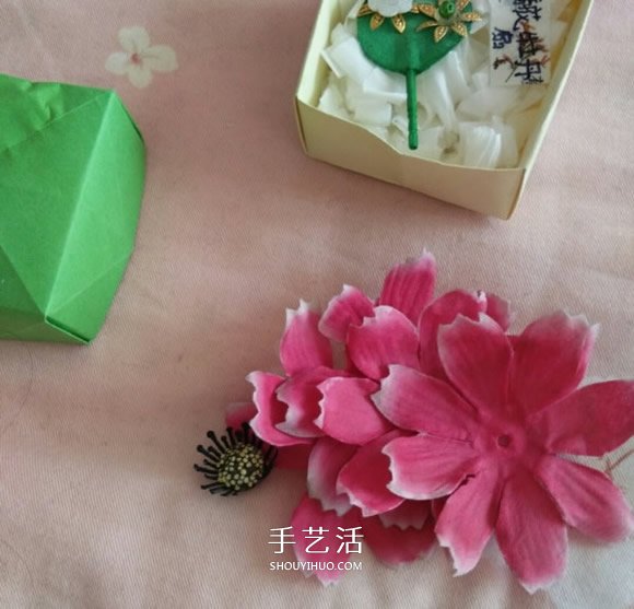 正方形禮品盒的折法 帶花朵禮品盒折紙圖解 -  itrip.net.cn