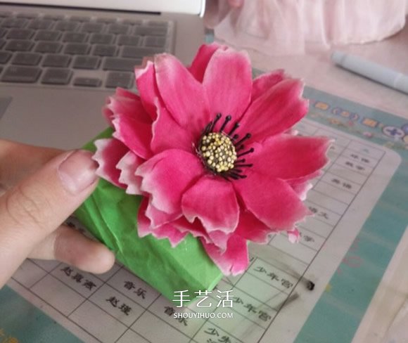正方形禮品盒的折法 帶花朵禮品盒折紙圖解 -  itrip.net.cn