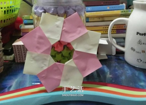 簡易圣誕花環(huán)折紙圖解 幼兒折圣誕花環(huán)的折法 -  itrip.net.cn