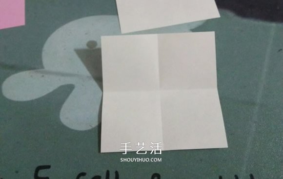 簡易圣誕花環(huán)折紙圖解 幼兒折圣誕花環(huán)的折法 -  itrip.net.cn