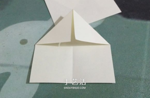簡易圣誕花環(huán)折紙圖解 幼兒折圣誕花環(huán)的折法 -  itrip.net.cn