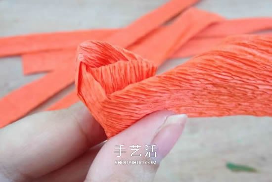 手工皺紋紙玫瑰花做法 玫瑰花皺紋紙花的折法 -  itrip.net.cn
