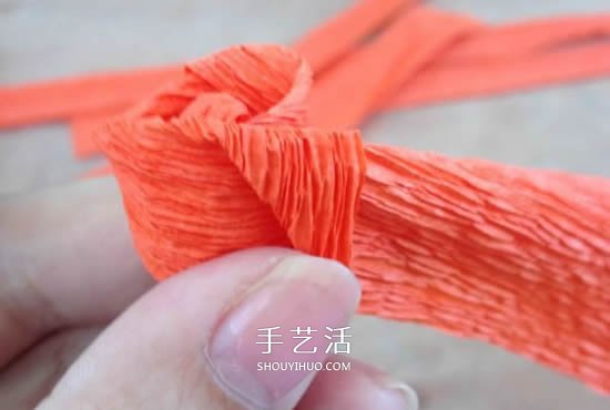 手工皺紋紙玫瑰花做法 玫瑰花皺紋紙花的折法 -  itrip.net.cn