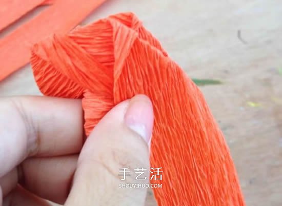手工皺紋紙玫瑰花做法 玫瑰花皺紋紙花的折法 -  itrip.net.cn