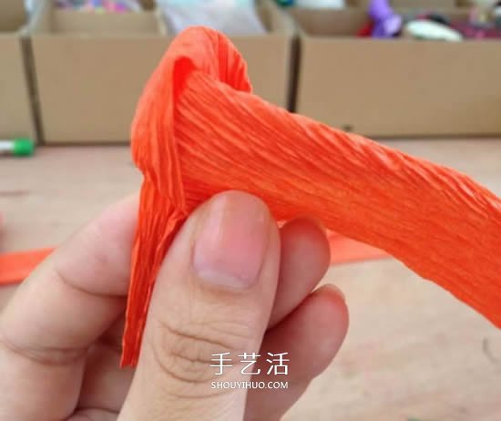 手工皺紋紙玫瑰花做法 玫瑰花皺紋紙花的折法 -  itrip.net.cn