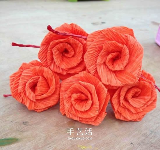 手工皺紋紙玫瑰花做法 玫瑰花皺紋紙花的折法 -  itrip.net.cn