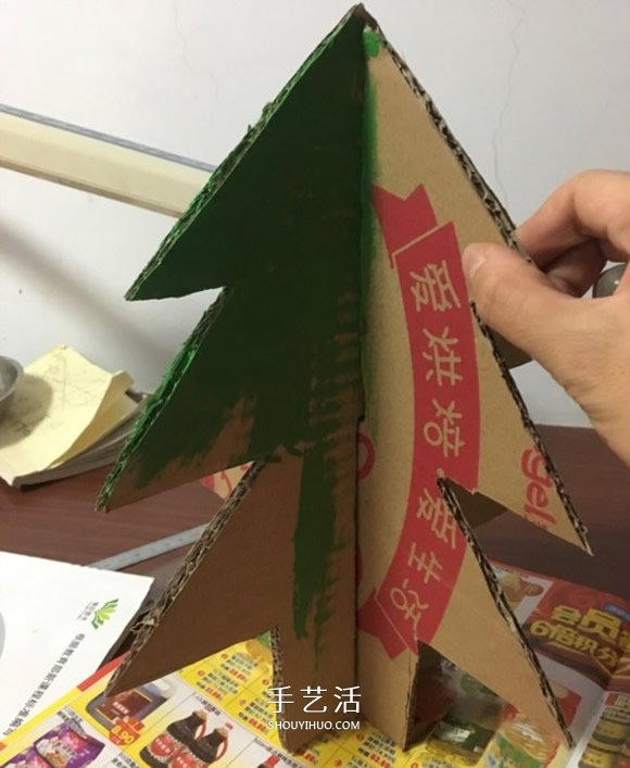 自制大圣誕樹的方法 瓦楞紙制作大立體圣誕樹 -  itrip.net.cn