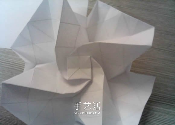八瓣川崎玫瑰折法圖解 折紙八瓣川崎玫瑰花 -  itrip.net.cn