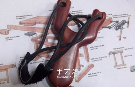 實(shí)木彈弓制作過(guò)程圖解 自制實(shí)木彈弓的方法 -  itrip.net.cn