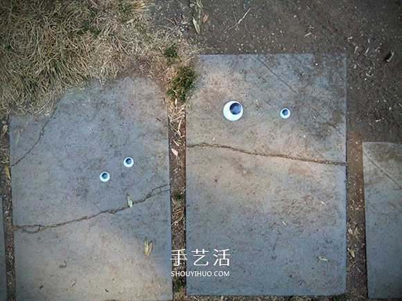 你在看我嗎？活動眼珠粘貼讓平凡街頭趣味橫生 -  itrip.net.cn