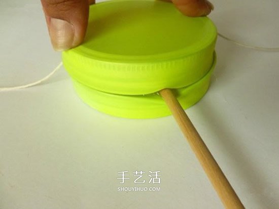 簡(jiǎn)易撥浪鼓的制作方法 手工撥浪鼓的做法圖解 -  itrip.net.cn