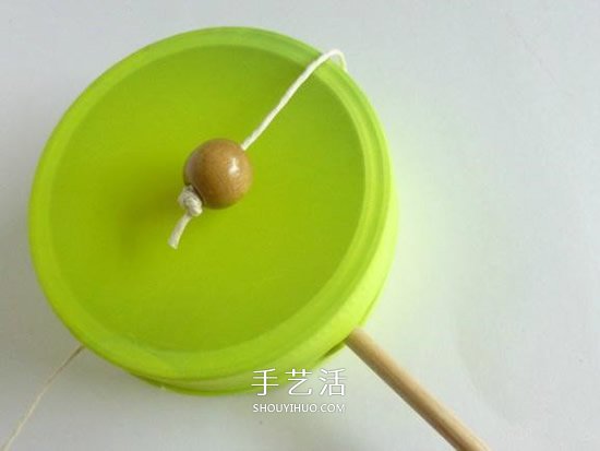 簡(jiǎn)易撥浪鼓的制作方法 手工撥浪鼓的做法圖解 -  itrip.net.cn