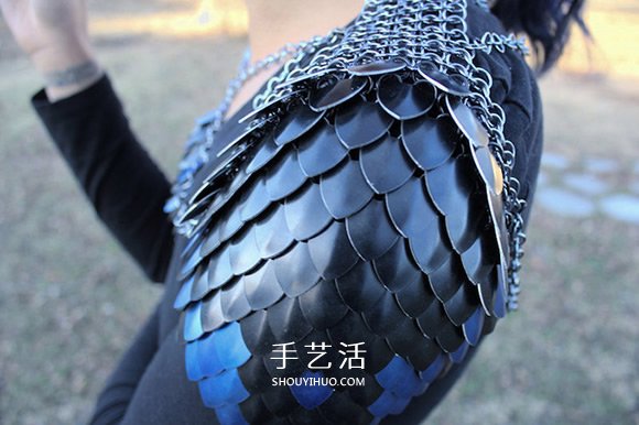 將腦中創(chuàng)意化成實體商品 鑲滿鱗片的盔甲首飾 -  itrip.net.cn