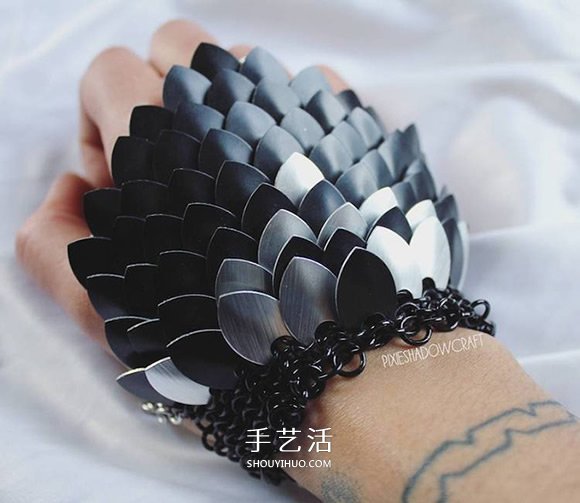 將腦中創(chuàng)意化成實體商品 鑲滿鱗片的盔甲首飾 -  itrip.net.cn