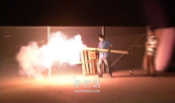 感覺無聊透頂？做個超巨大火柴刺激一下吧！ -  itrip.net.cn
