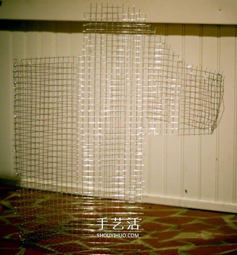 廢舊報(bào)紙DIY鹿頭標(biāo)本 簡(jiǎn)易駝鹿頭部標(biāo)本的做法 -  itrip.net.cn