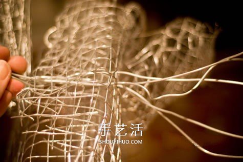 廢舊報(bào)紙DIY鹿頭標(biāo)本 簡(jiǎn)易駝鹿頭部標(biāo)本的做法 -  itrip.net.cn
