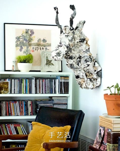 廢舊報(bào)紙DIY鹿頭標(biāo)本 簡(jiǎn)易駝鹿頭部標(biāo)本的做法 -  itrip.net.cn