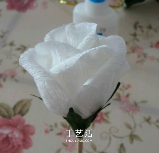 皺紋紙做玫瑰花的過程 簡易皺紋紙玫瑰做法 -  itrip.net.cn