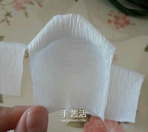 皺紋紙做玫瑰花的過程 簡易皺紋紙玫瑰做法 -  itrip.net.cn