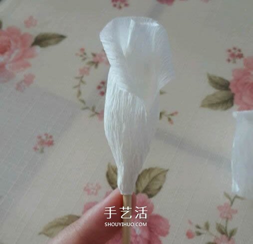 皺紋紙做玫瑰花的過程 簡易皺紋紙玫瑰做法 -  itrip.net.cn