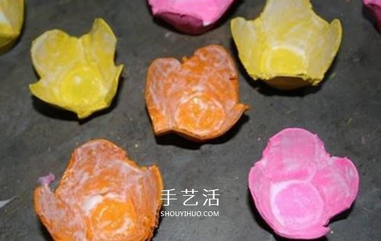 蛋托制作立體花朵裝飾畫 簡單蛋托裝飾畫做法 -  itrip.net.cn